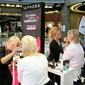 Spotkanie z blogerami Sephora w Poznaniu, Stary Browar, Anna Galińska, Mistrzyni Makijażu Sephora 2009, Paulina Karamon, blogerka z Poznania. Fot. Sephora